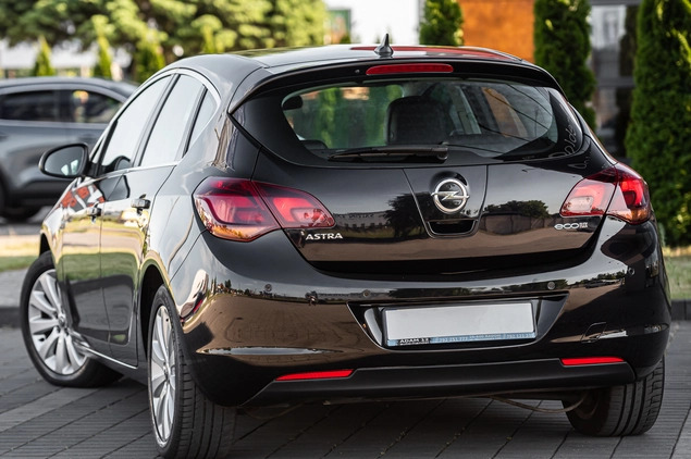 Opel Astra cena 27700 przebieg: 219111, rok produkcji 2010 z Radom małe 326